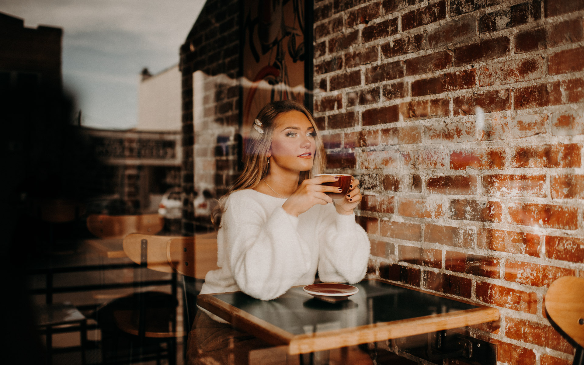 coffee shop senior portraits