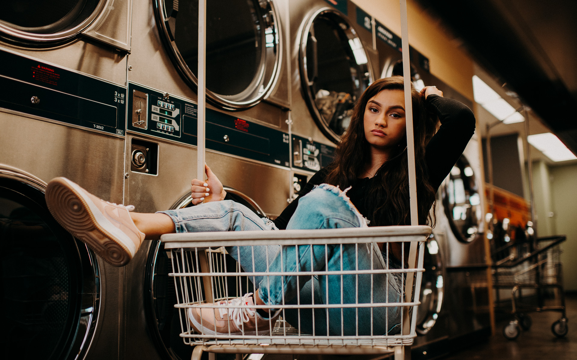 senior portrait in laundromat